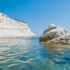 https://terrazza-rooms-scaladeiturchi.sicilyhotelsitaly.net